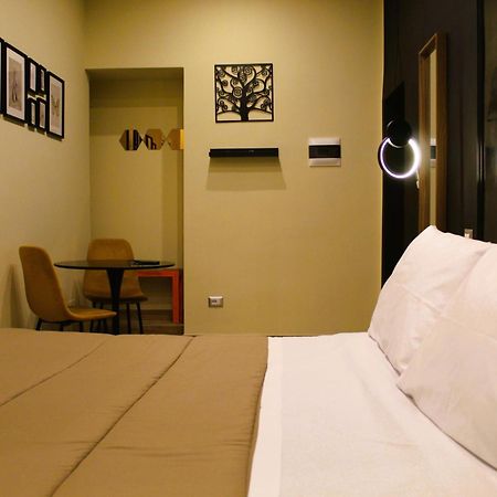 Blackwoody Contemporary Rooms - Napoli Centro Storico Via Toledo Exterior foto