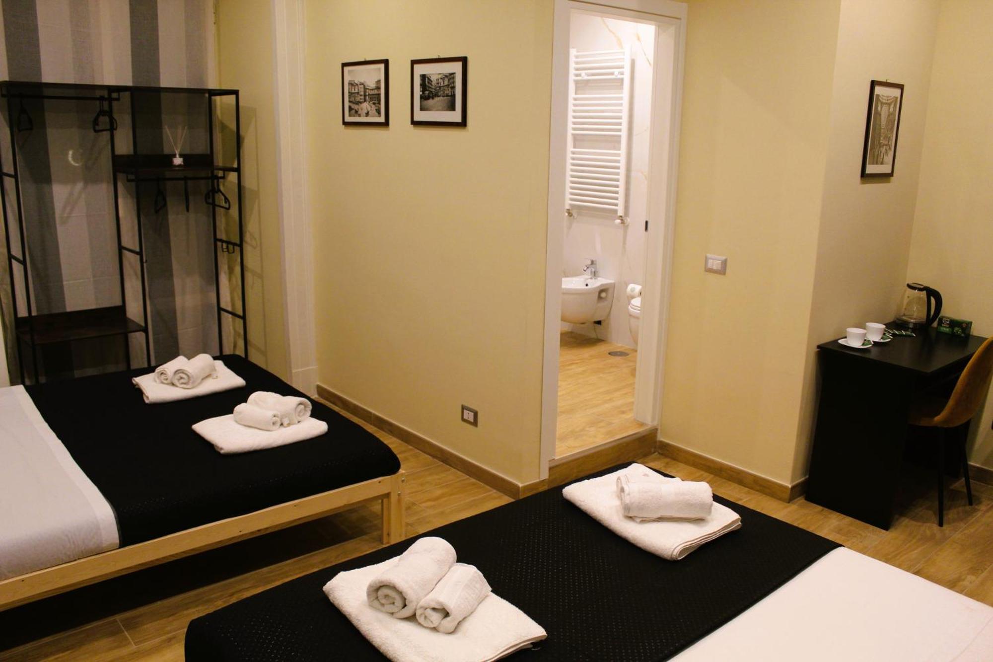 Blackwoody Contemporary Rooms - Napoli Centro Storico Via Toledo Exterior foto